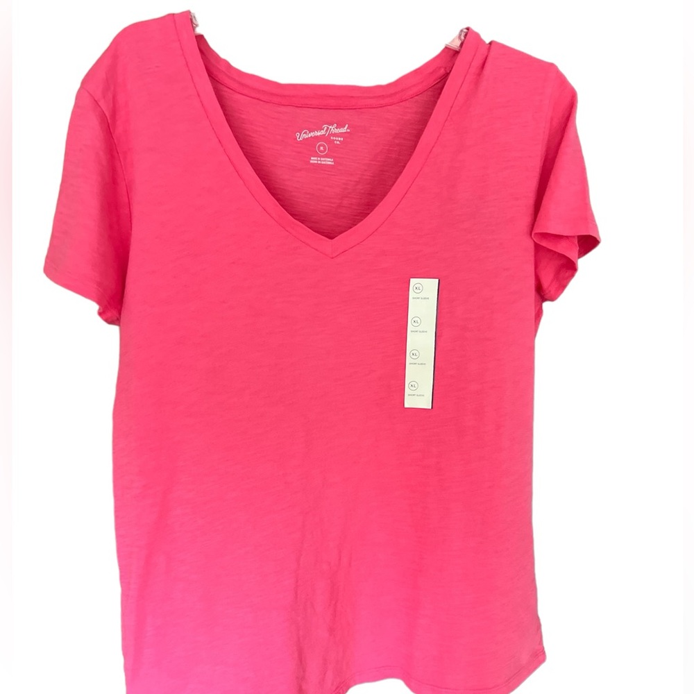 Universal Thread short sleeve vneck shirt. Size XL